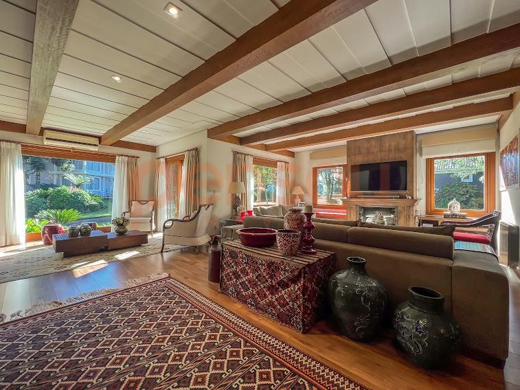 Casa 3 dormitórios em Condomínio