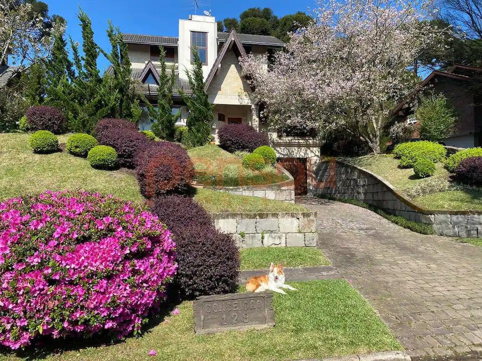 Casa 4 ou + dorm. em Condomínio